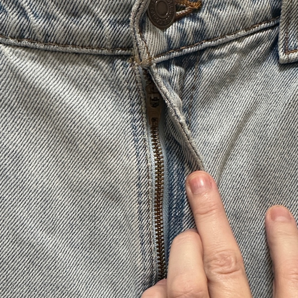 Levi's Light Blue Frayed Women’s Jean Shorts - Picture 4 of 7